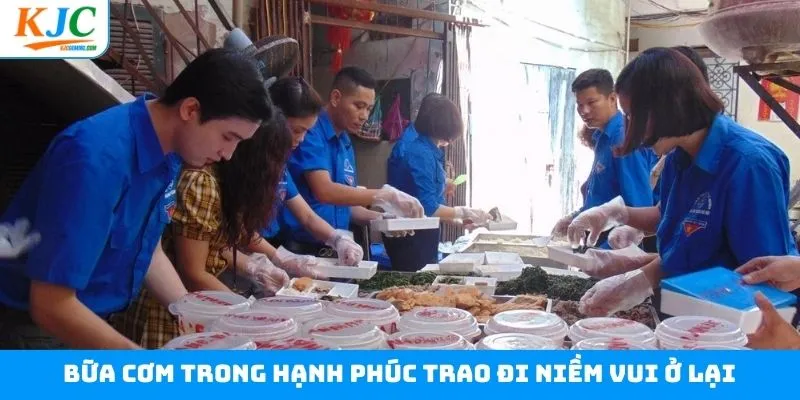 Tổ chức nấu cơm chay và trò chuyện